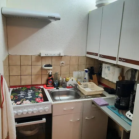 Et La Tres Proche Appartement
