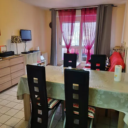 Et La Tres Proche Apartment